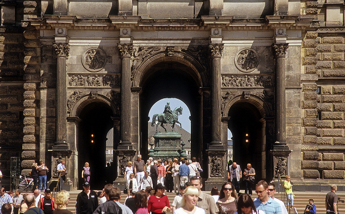 Dresden Innere Altstadt: Zwinger: Sempergalerie Reiterstandbild König Johann I. von Sachsen Theaterplatz