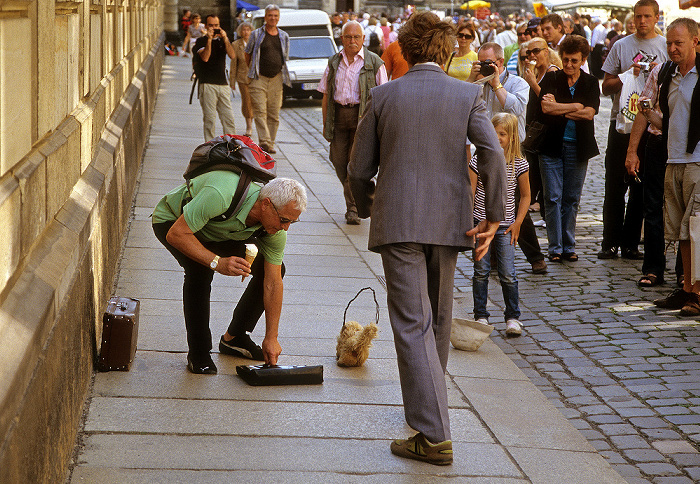 Innere Altstadt: Augustusstraße: Straßenkünstler Dresden