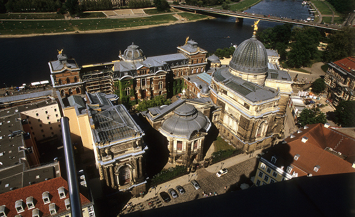 Dresden Bick von der Kuppel der Frauenkirche: Innere Altstadt mit Kunstakadmie Carolabrücke Neustädter Elbufer