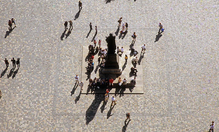 Bick von der Kuppel der Frauenkirche: Innere Altstadt mit Martin-Luther-Denkmal auf dem Neumarkt Dresden