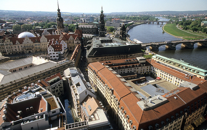 Dresden Bick von der Kuppel der Frauenkirche: Innere Altstadt, Elbe, Innere Neustadt Augustusbrücke Hausmannsturm Hotel Hilton Katholische Hofkirche Marienbrücke Residenzschloss Sächsisches Ständehaus Sekundogenitur Verkehrsmuseum