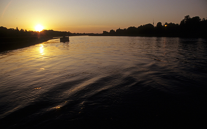 Dresden Elbe: Blick von der Fähre Pillnitz-Kleinzschachwitz