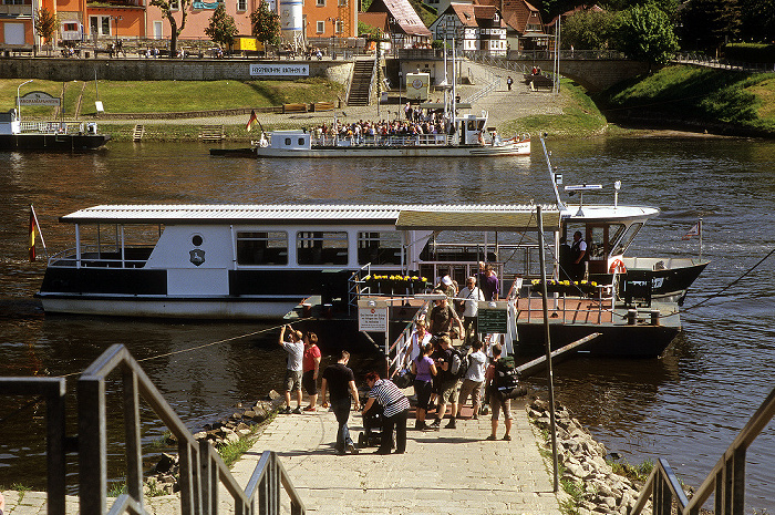 Elbe mit der Personenfähre Oberrathen - Niederrathen Rathen