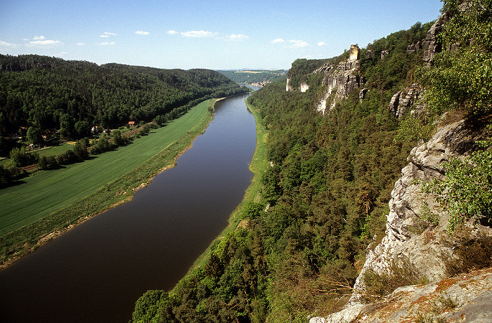 Sächsische Schweiz Blick von der Bastei: Elbsandsteingebirge, Elbe Wartturm