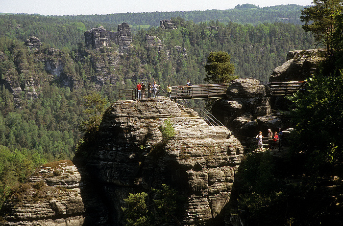 Blick von der Bastei: Felsenburg Neurathen, Elbsandsteingebirge Sächsische Schweiz