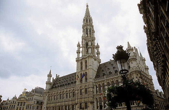 Brüssel Grand Place (Grote Markt): Rathaus Hôtel de Ville de Bruxelles - Stadhuis van Brussel Zunfthäuser