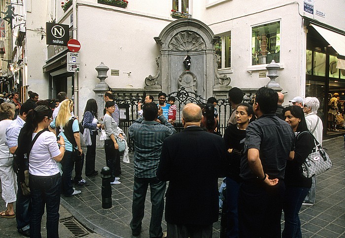 Brüssel Ecke Rue de l'Etuve und Rue des Grands Carmes: Manneken Pis