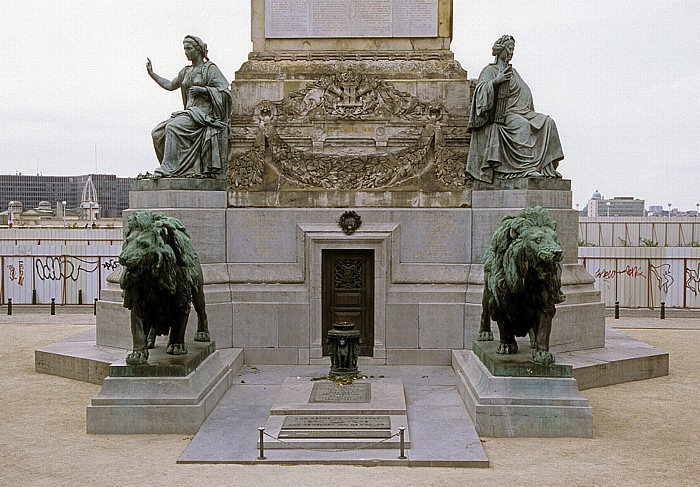 Brüssel Place du Congres (Congresplein): Grabmal des unbekannten Soldaten