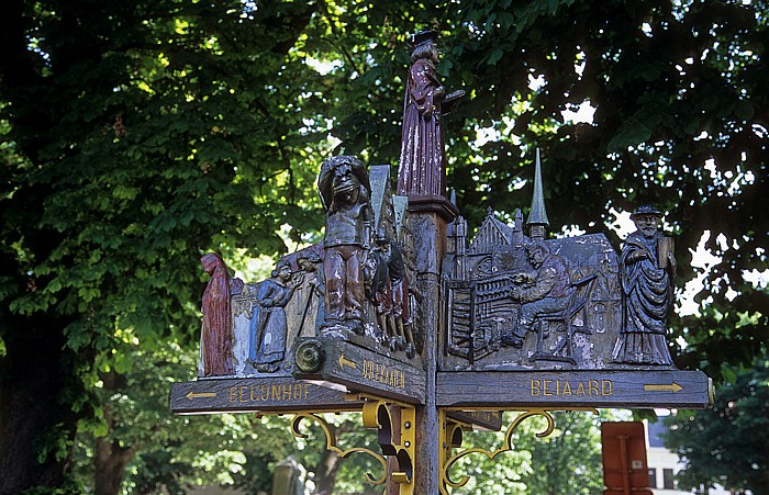 Mechelen Hinweisschild für verschiedene Sehenswürdigkeiten