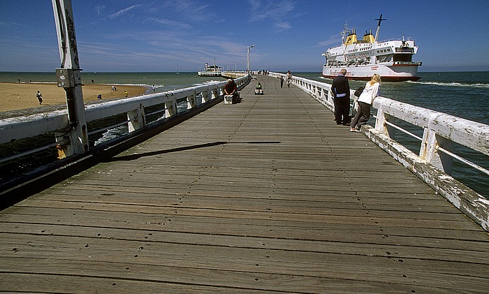 Ostende Mole, Nordsee, auslaufende Fähre