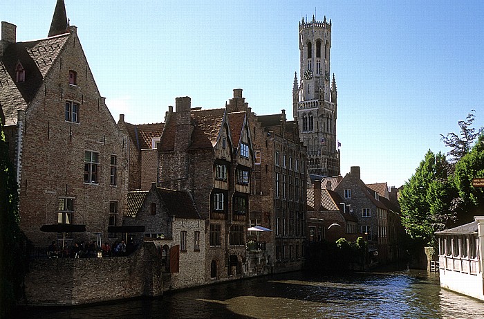 Brügge Rozenhoedkaai: Gracht und Grachtenhäuser Belfried