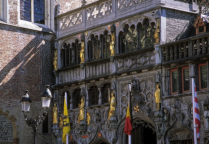 Burgplein: Heilig-Blut-Basilika (Heilig-Bloedbasiliek) Brügge