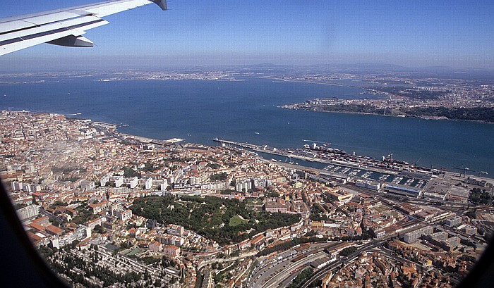 Lissabon V.u.: Alcântara, Bairro Alto, Baixa, Tejo Palácio das Necessidades Parque das Necessidades Luftbild aerial photo
