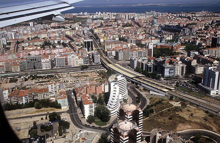 Lissabon Alvalade (links), Entrecampos Estação Ferroviária de Entrecampos Praça de Touros Praça de Touros do Campo Pequeno Luftbild aerial photo