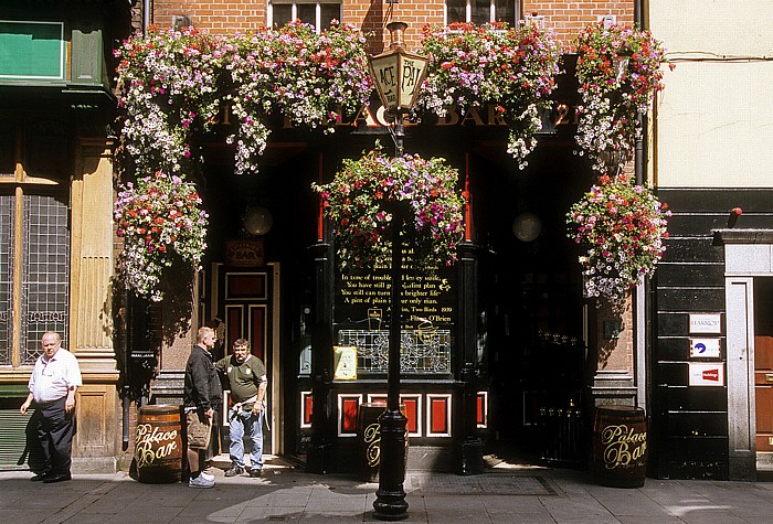 Dublin Fleet Street: The Palace Bar