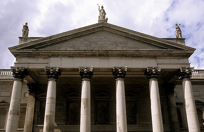 Westmoreland Street: Irish Houses of Parliament (Bank of Ireland) Dublin