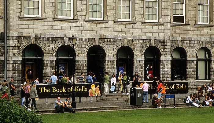 Trinity College: Old Library Square Dublin