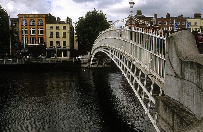 Dublin Ha'penny Bridge über den Liffey River Liffey
