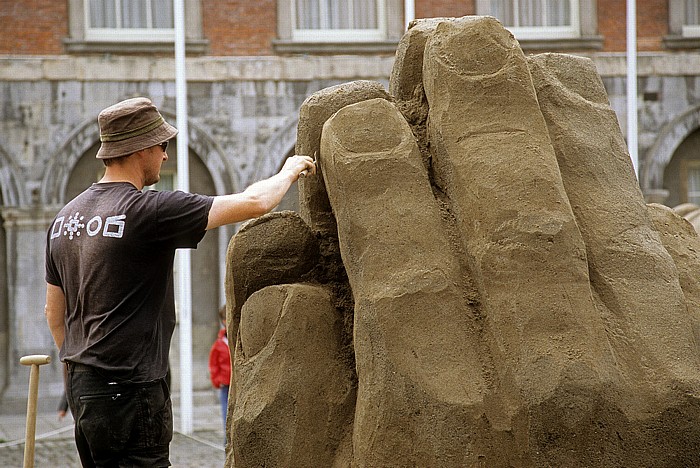 Dublin Castle: Great Courtyard (Upper Castle Yard): Sandskulpturen-Ausstellung Dublin