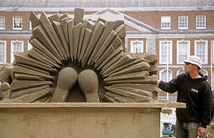 Dublin Castle: Great Courtyard (Upper Castle Yard): Sandskulpturen-Ausstellung Dublin