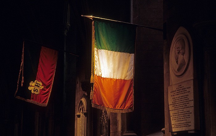 St. Patrick’s Cathedral (The National Cathedral and Collegiate Church of Saint Patrick): Irische Flagge Dublin