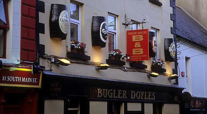 Wexford Main Street South: Bugler Doyles Bar and B & B