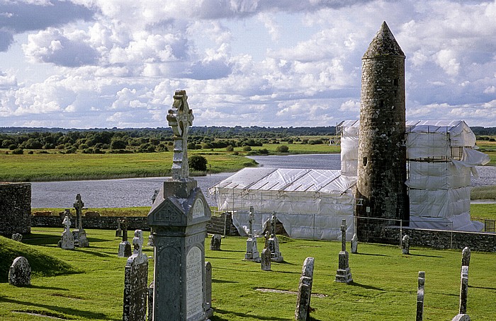 Klosterruine: Gräber, Temple Finghin Clonmacnoise