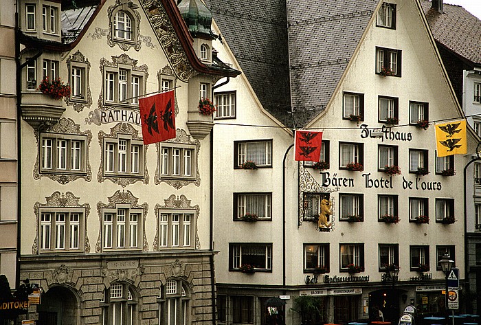 Einsiedeln Hauptstrasse: Rathaus und Zunfthaus (Bären Hotel)