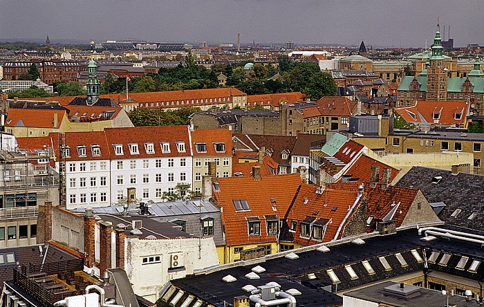 Kopenhagen Blick vom Runden Turm (Rundetårn) Kaserne der königlichen Leibgarde Parken Runder Turm (Rundetårn) Schloss Rosenborg (Rosenborg Slot)