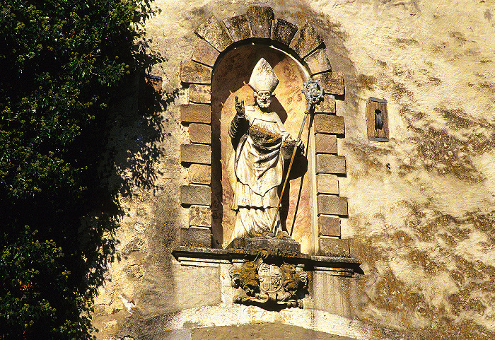 Eichstätt Willibaldsburg: Äußeres Tor: Figur des heiligen Willibald