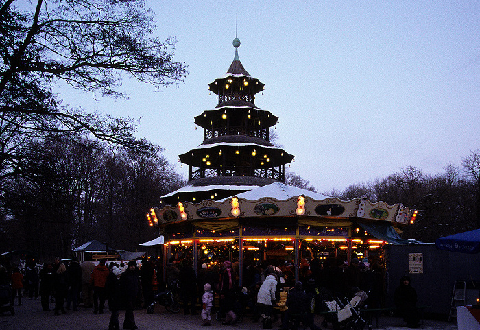 Englischer Garten: Weihnachtsmarkt am Chinesischen Turm München
