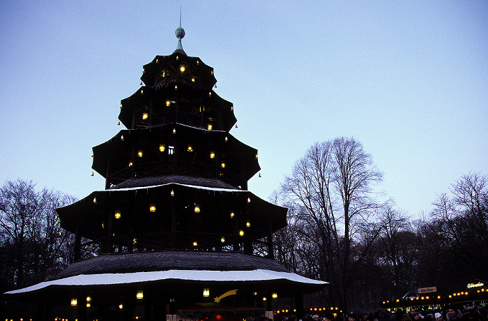 Englischer Garten: Weihnachtsmarkt am Chinesischen Turm München