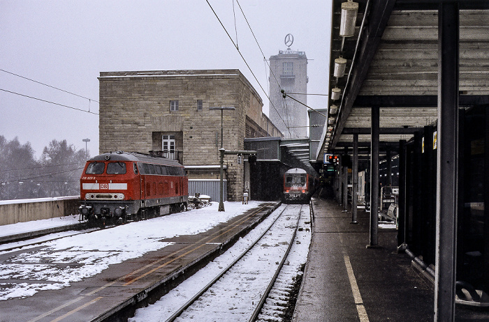 Hauptbahnhof: Gleis 16, Südflügel, Bahnhofsturm Stuttgart