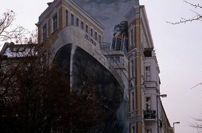 Charlottenburg: Wintersteinstraße 20 mit Fassadengemälde Phoenix (1989, Gert Neuhaus) Berlin