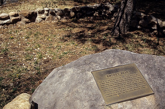 Capitan Smokey Bear Historical Park: Grabstätte von Smokey Bear