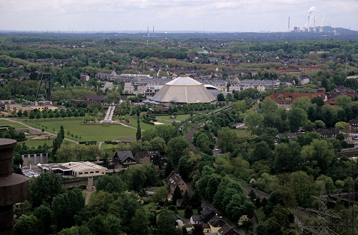 Oberhausen Blick vom Gasometer: Gartendom (ehem. Kohlemischanlage) OLGA Park