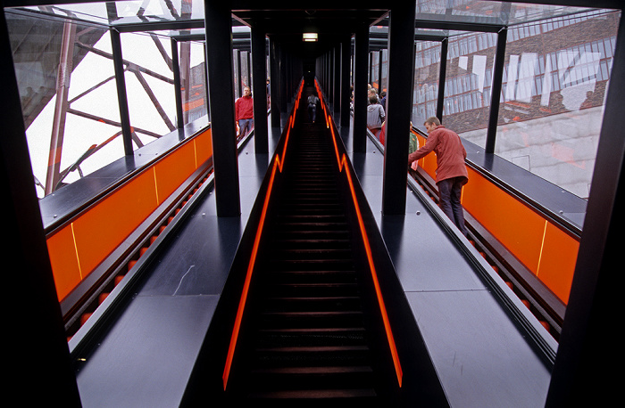 Essen Zeche Zollverein: Rolltreppe zum Eingang des Ruhr Museums (Kohlenwäsche)