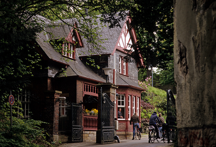 Eingang zum Park der Villa Hügel Essen