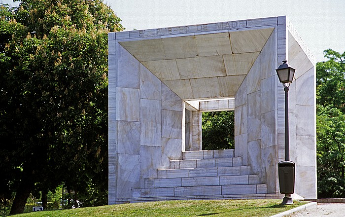 Paseo de la Castellana: Plaza del Cubo - Monumento a la Constitución de 1978 de Madrid