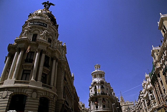 Madrid Gran Vía: Metropolis-Haus (Edificio Metrópolis) und Edificio Grassy (rechts) Edificio Telefónica