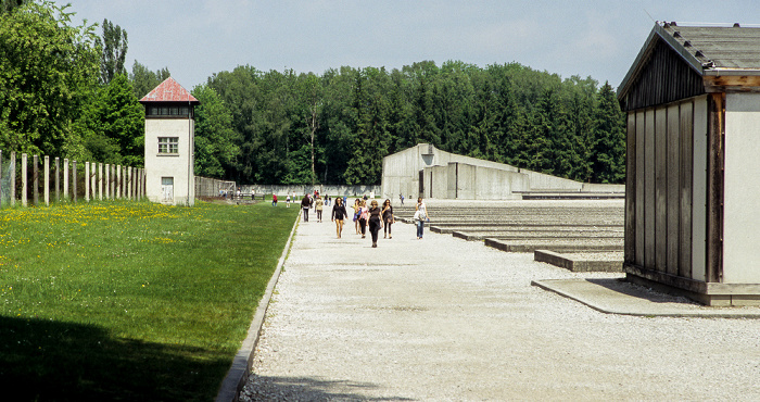 KZ-Gedenkstätte Dachau: Wachturm und Baracken