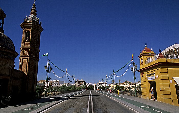 Sevilla Barrio de Triana: Puente de Isabel II Capilla del Carmen El Faro de Triana