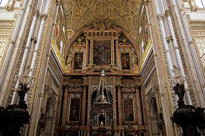 Mezquita Catedral: Hochaltar der hineingebauten Kirche Córdoba