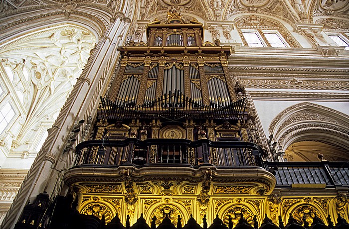 Córdoba Mezquita Catedral: Orgel der hineingebauten Kirche