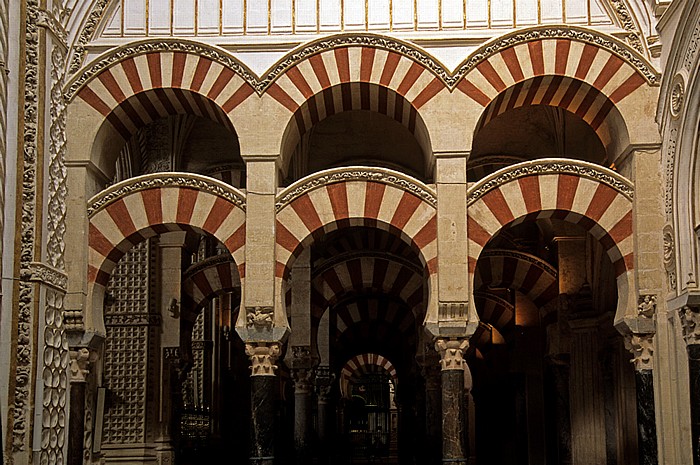 Mezquita Catedral: Hineingebaute Kirche, Säulenwald der großen Moschee Córdoba