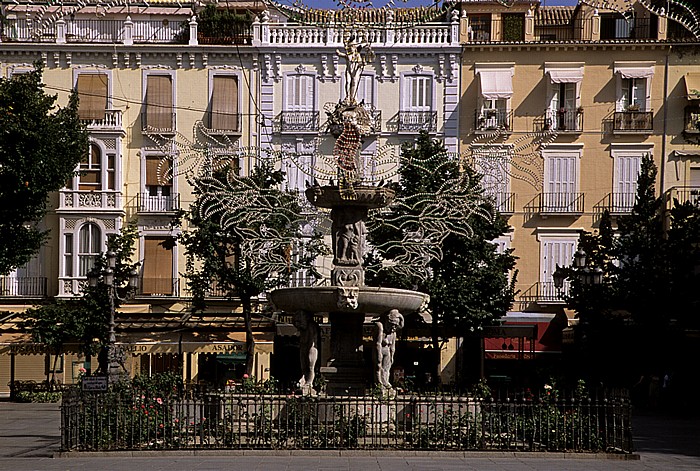 Granada Barrio Centro-Sagrario: Plaza de Bib-Rambla: Fuente de los Gigantones (Fuente de Neptuno)