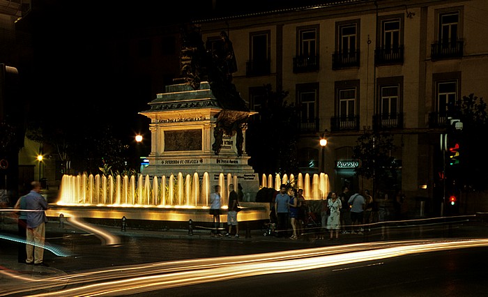 Barrio San Matias-Realejo: Plaza Isabel La Católica: Monumento a Colon y la Reina Isabel Granada