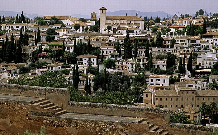 Alhambra: Plaza del Aljibes: Blick auf Albaizin Granada