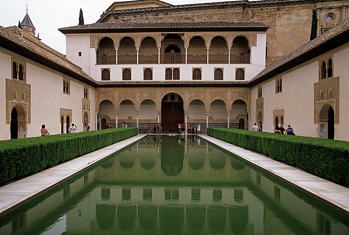 Alhambra: Palacios Nazaríes: Patio de los Arrayanes (Myrtenhof) Granada