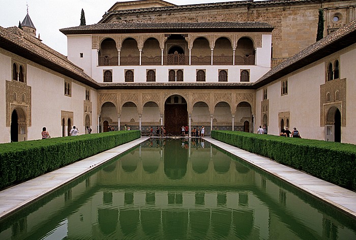 Alhambra: Palacios Nazaríes: Patio de los Arrayanes (Myrtenhof) Granada